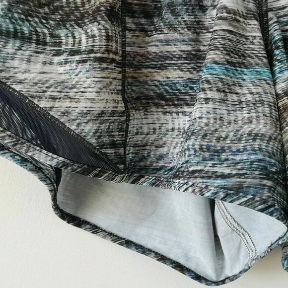 NWT LULULEMON DGTO/TRNV Multi Color Hotty Hot Low Rise Lined 4" Shorts Size 2 - Picture 3 of 9